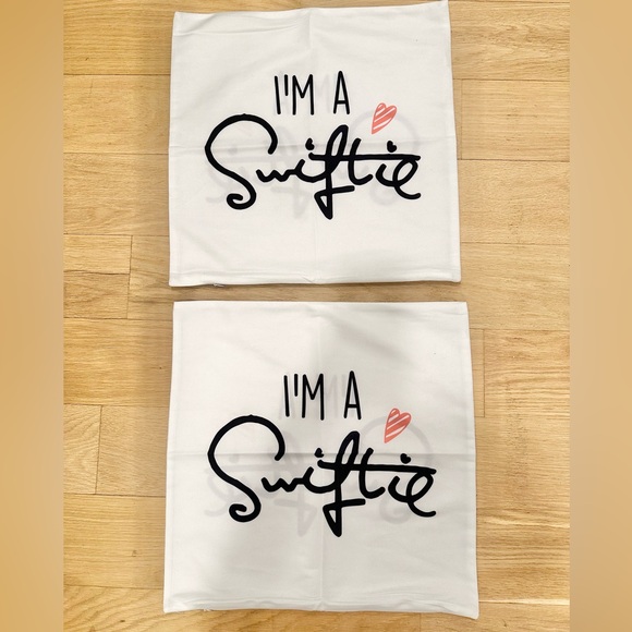 Set of 2 “I’m a Swiftie” Cushion Covers - Picture 3 of 4